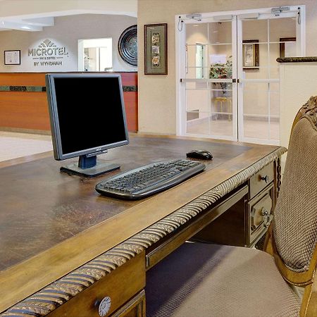 Microtel Inn & Suites By Wyndham Indianapolis Airport Buitenkant foto