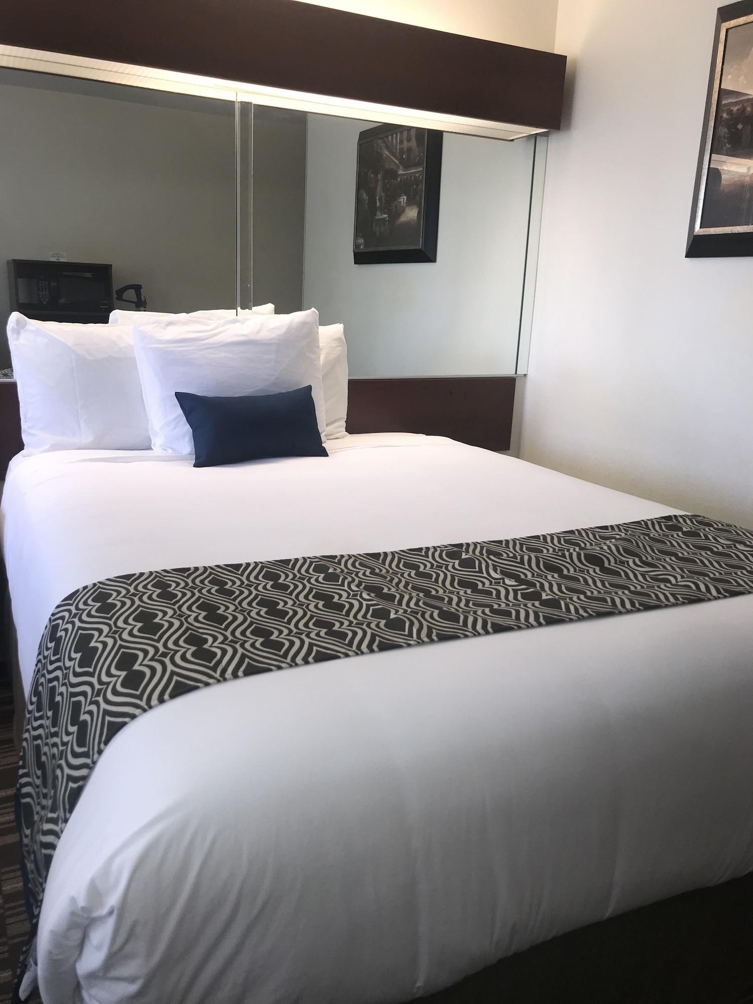 Microtel Inn & Suites By Wyndham Indianapolis Airport Buitenkant foto