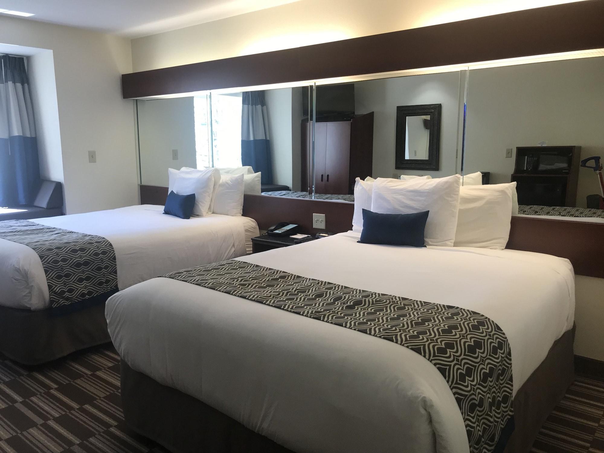 Microtel Inn & Suites By Wyndham Indianapolis Airport Buitenkant foto