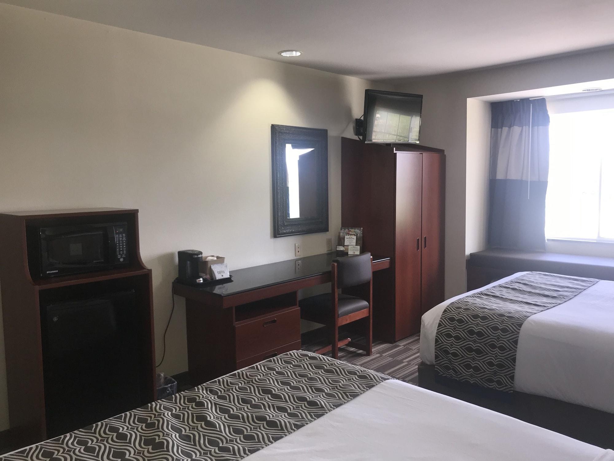 Microtel Inn & Suites By Wyndham Indianapolis Airport Buitenkant foto