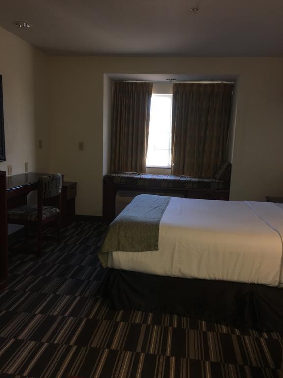Microtel Inn & Suites By Wyndham Indianapolis Airport Buitenkant foto