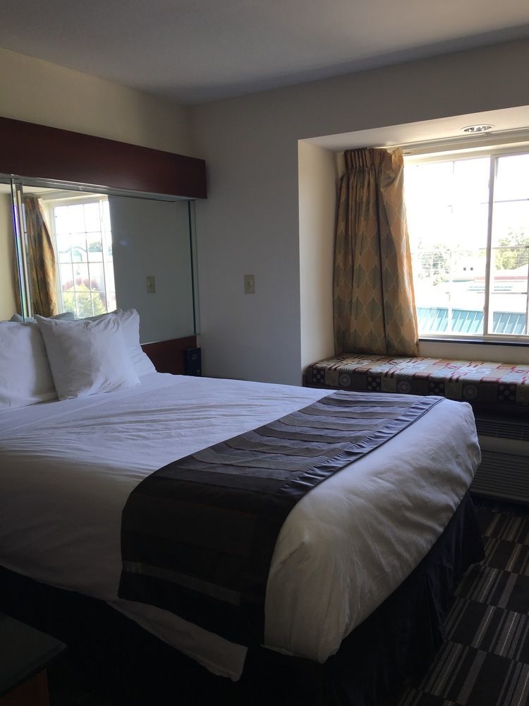 Microtel Inn & Suites By Wyndham Indianapolis Airport Buitenkant foto