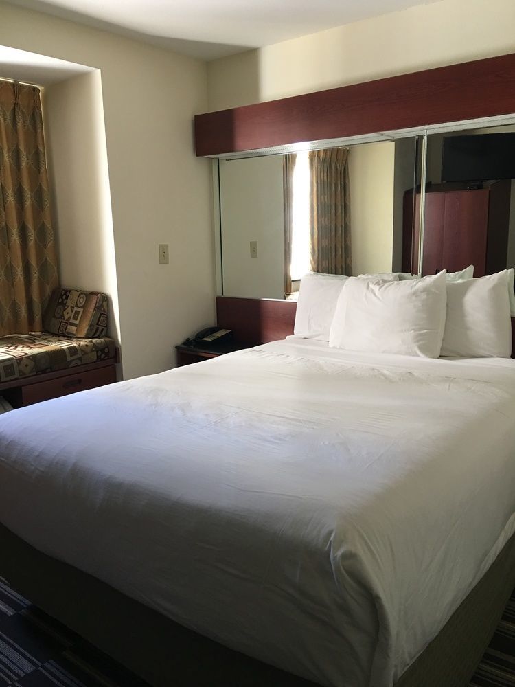 Microtel Inn & Suites By Wyndham Indianapolis Airport Buitenkant foto