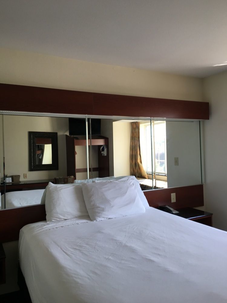 Microtel Inn & Suites By Wyndham Indianapolis Airport Buitenkant foto