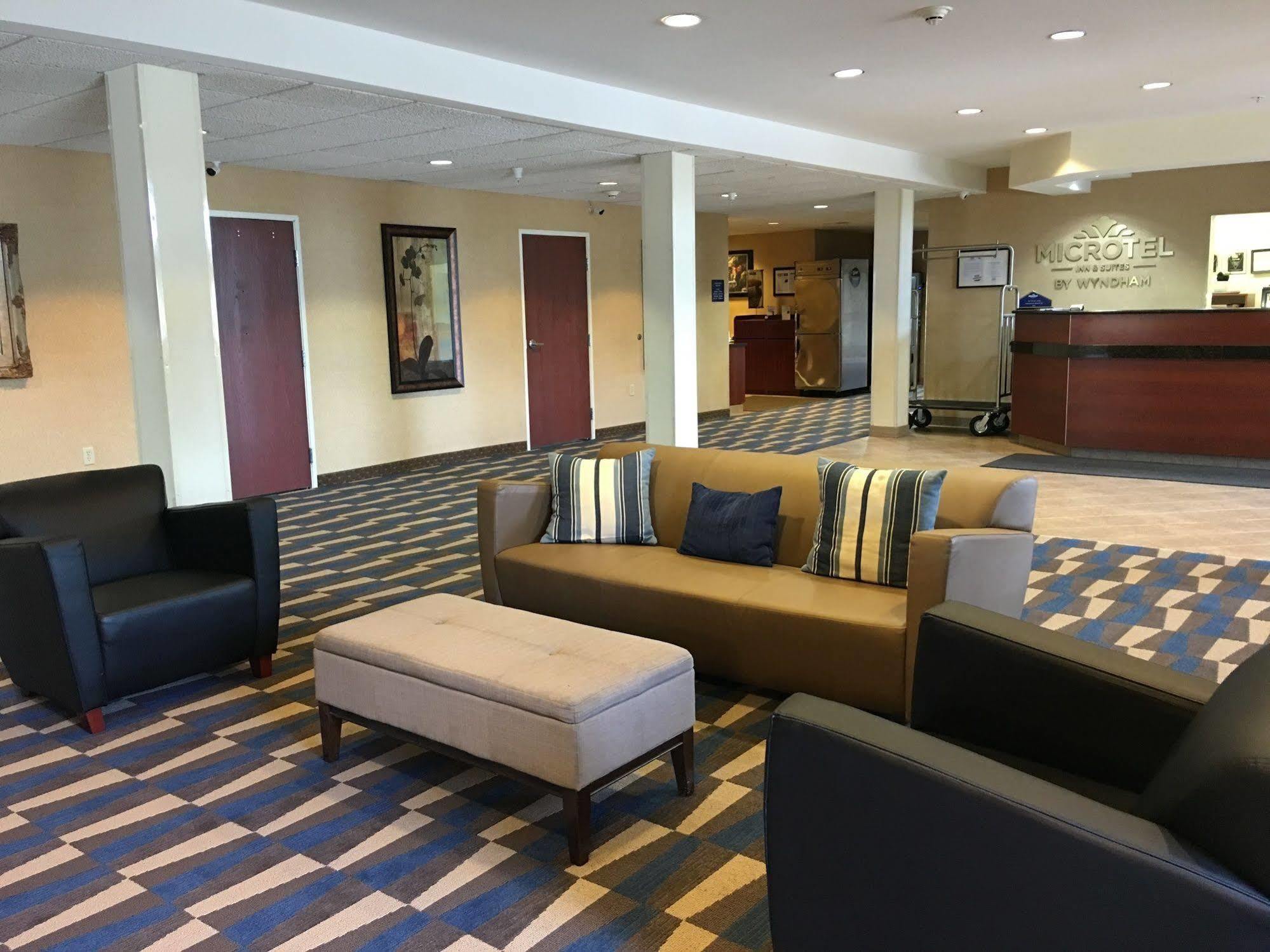 Microtel Inn & Suites By Wyndham Indianapolis Airport Buitenkant foto